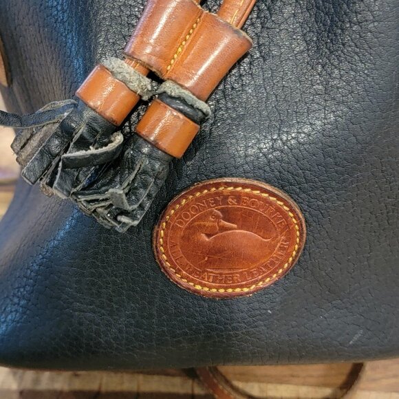 Vintage Mni Dooney & Bourke All-Weather Leather Drawstring Bucket Bag - Picture 3 of 16